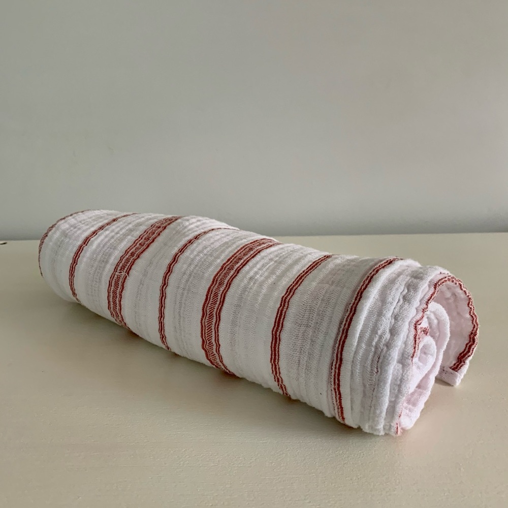 ❤️ Little Unicorn Striped Swaddle